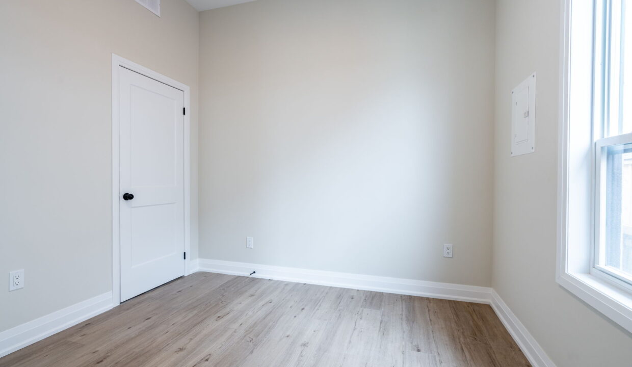 16-web-or-mls-728 11th Ave, Hamilton-16