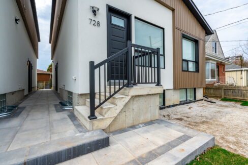 4-web-or-mls-728 11th Ave, Hamilton-4