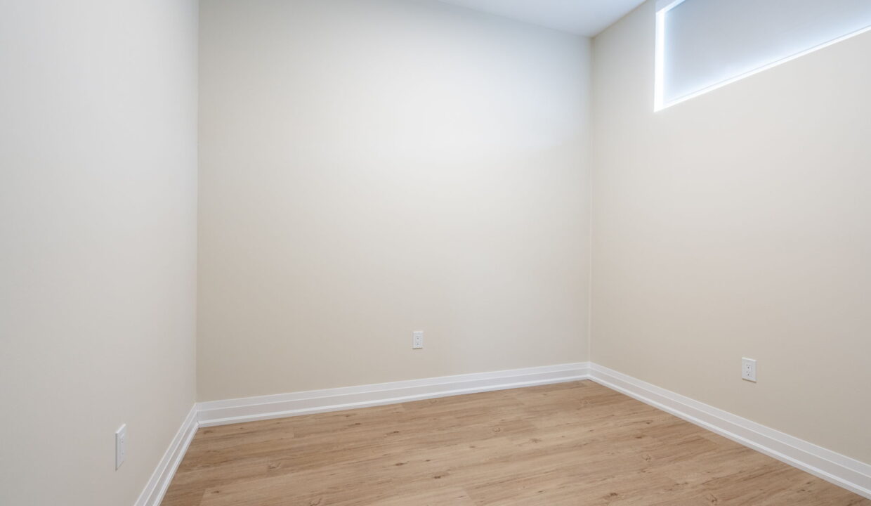 48-web-or-mls-728 11th Ave, Hamilton-48