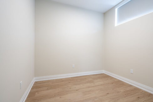 48-web-or-mls-728 11th Ave, Hamilton-48