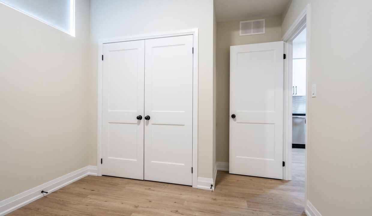 49-web-or-mls-728 11th Ave, Hamilton-49