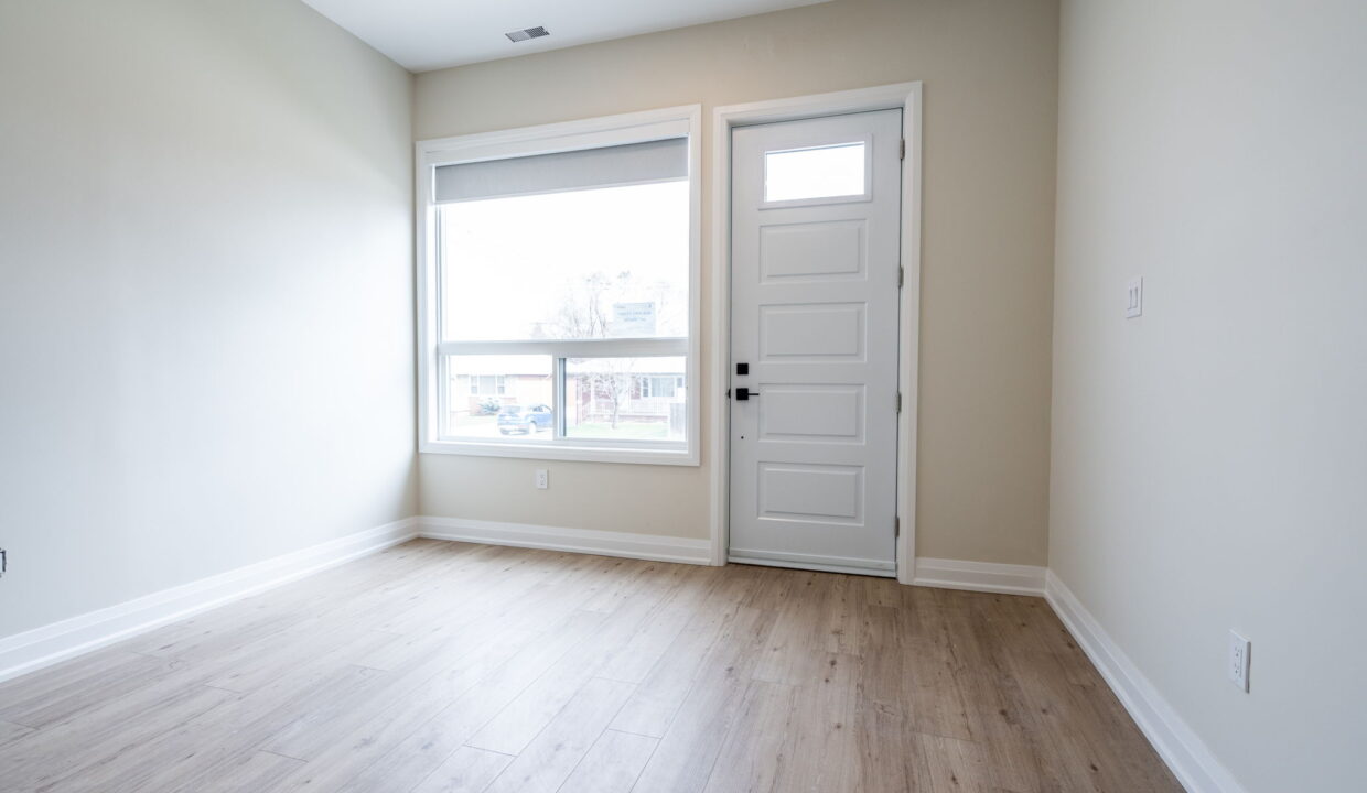 5-web-or-mls-728 11th Ave, Hamilton-5