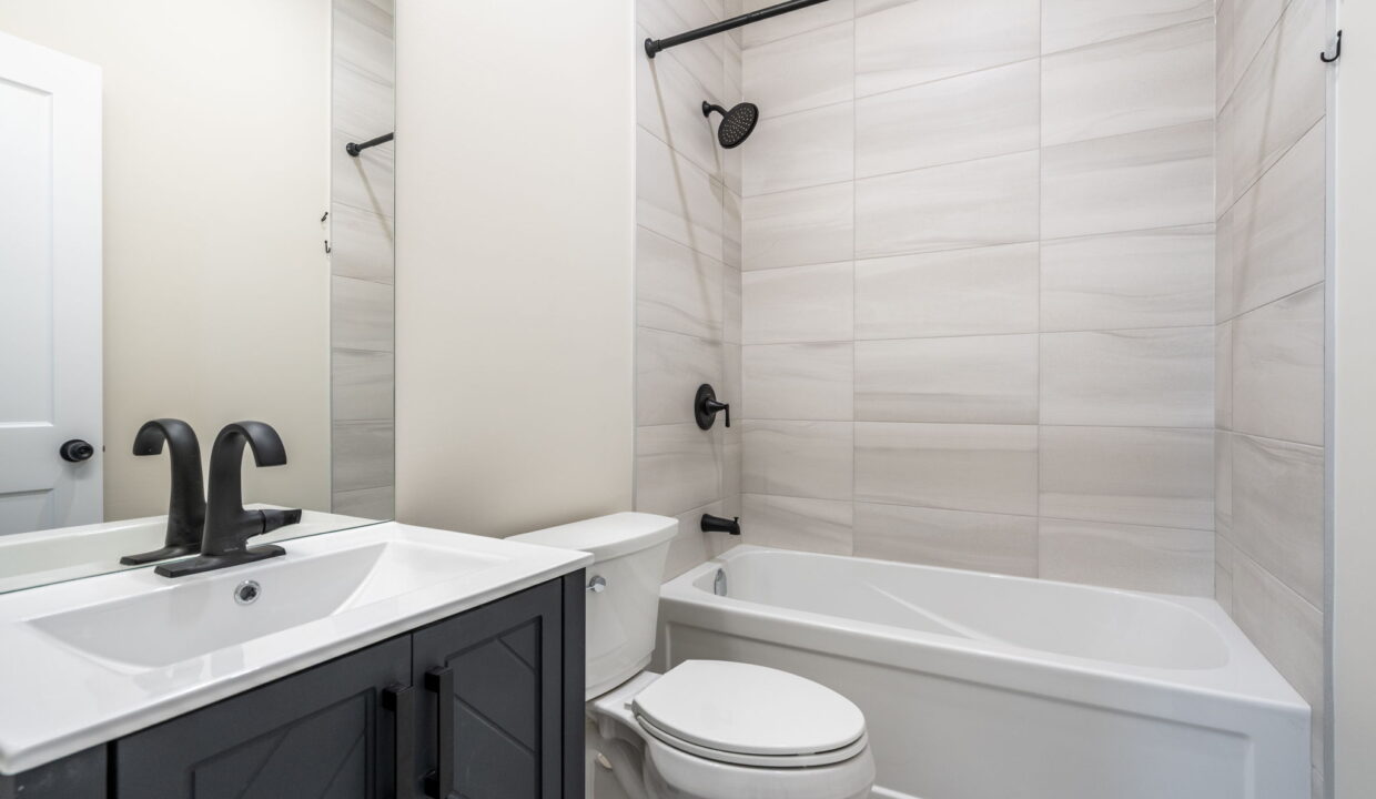 50-web-or-mls-728 11th Ave, Hamilton-50