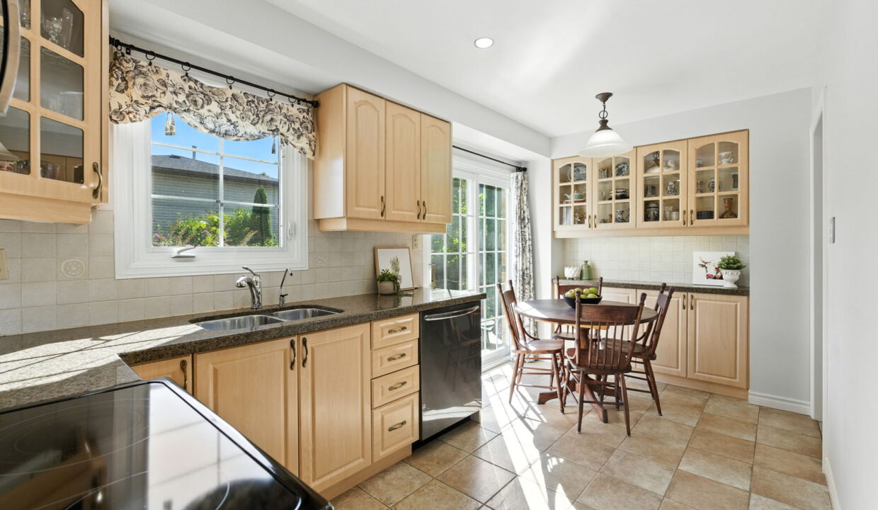 Copy of 21-web-or-mls-252 Mississaga St, Oakville-21