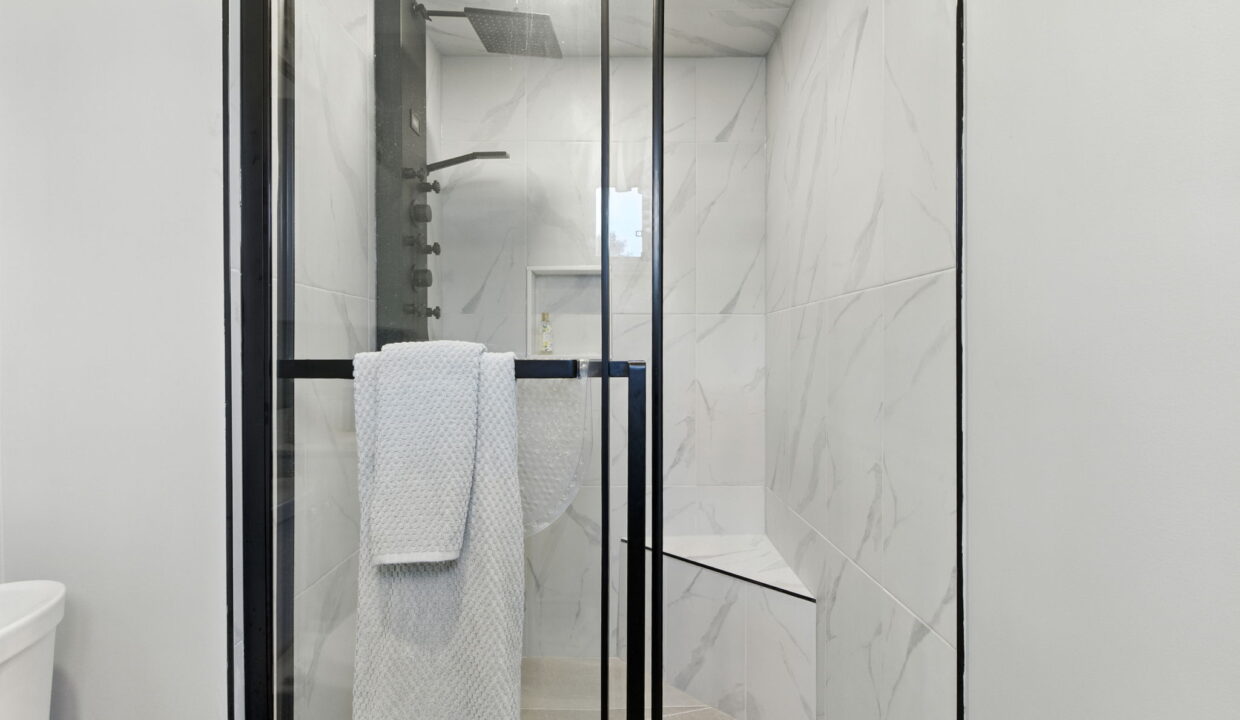 Copy of 26-web-or-mls-360 Silverbirch Blvd_8