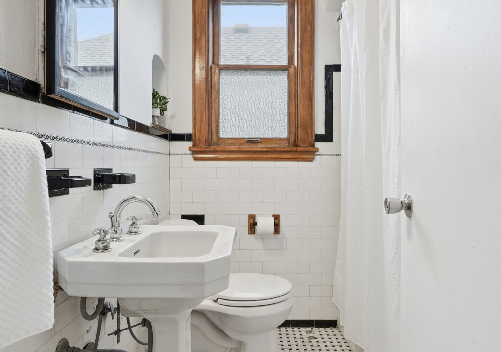 Copy of 41-web-or-mls-48 Weir St N, Hamilton-41