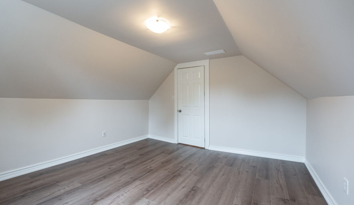 1-web-or-mls-89 Carrick Ave unit 3, Hamilton-1