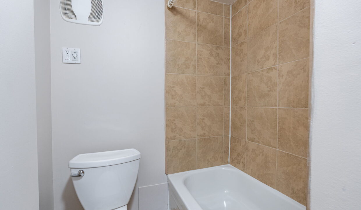 17-web-or-mls-89 Carrick Ave unit 3, Hamilton-17