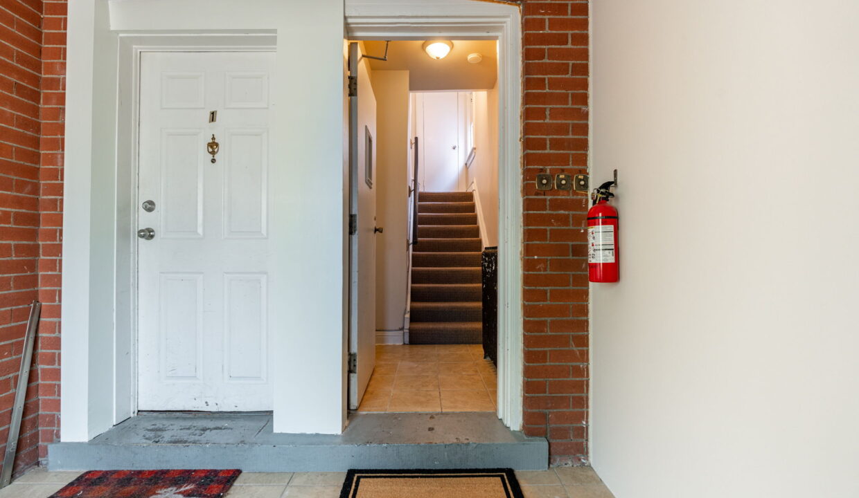 2-web-or-mls-89 Carrick Ave unit 3, Hamilton-2