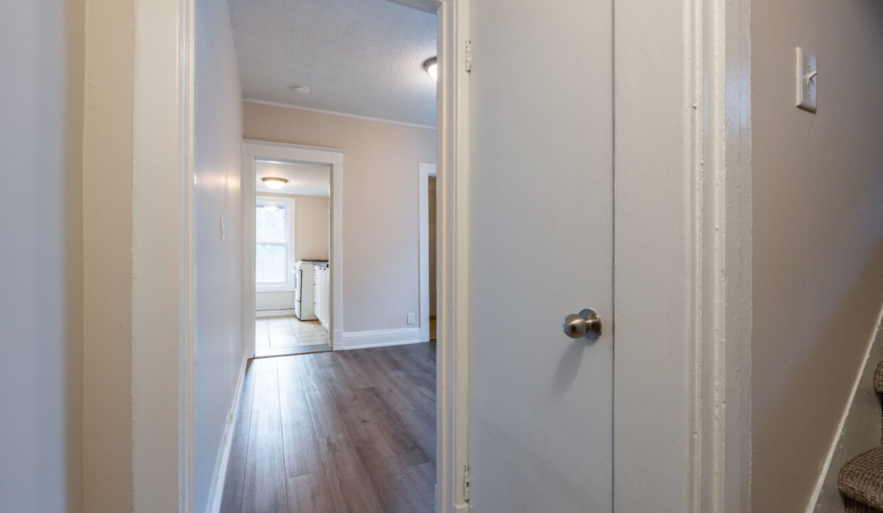 21-web-or-mls-89 Carrick Ave unit 3, Hamilton-21