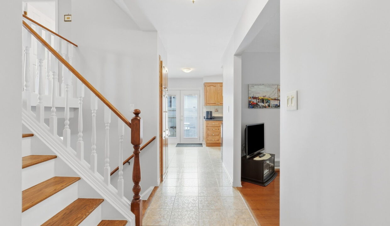 37-web-or-mls-37-Tobias Smulders_10 Audubon St N