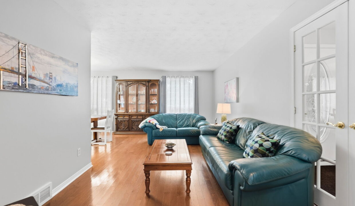 38-web-or-mls-38-Tobias Smulders_10 Audubon St N