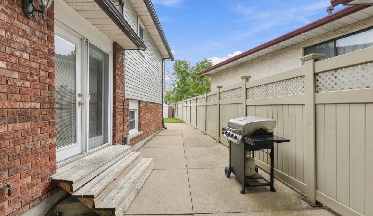 73-web-or-mls-73-Tobias Smulders_10 Audubon St N