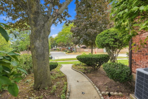 82-web-or-mls-82-Tobias Smulders_10 Audubon St N