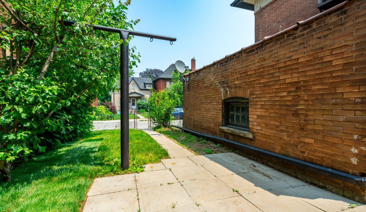 11-web-or-mls-1-48 Burris St, Hamilton-11